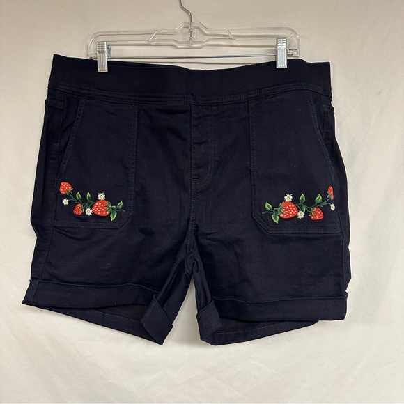 NWT Torrid Shorts - Retro Chic - Plus Size 2 - Navy with Strawberries 🍓 - Picture 6 of 6